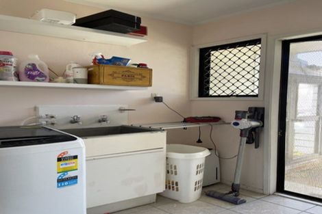 Photo of property in 24 Dianne Louise Drive, Half Moon Bay, Auckland, 2012