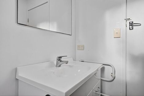 Photo of property in 1/2 Tye Road, Hillcrest, Auckland, 0627