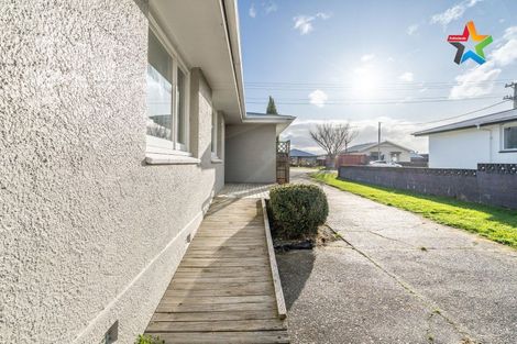 Photo of property in 15 Park Street, Winton, 9720