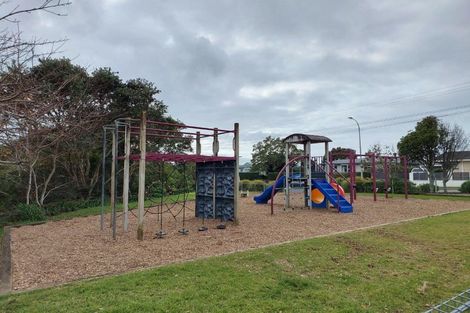 Photo of property in 2 Onslow Place, Merrilands, New Plymouth, 4312