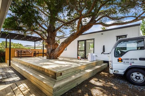 Photo of property in 107 Te Atatu Road, Te Atatu South, Auckland, 0610