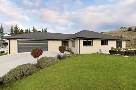 Photo of property in 31 Kingfisher Crescent, Albert Town, Wanaka, 9305