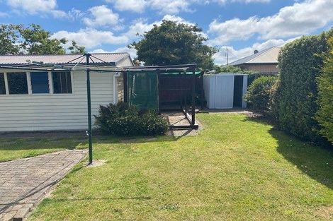 Photo of property in 33 Farquhars Road, Redwood, Christchurch, 8051