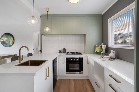 Photo of property in 2/18 Bevyn Street, Castor Bay, Auckland, 0620