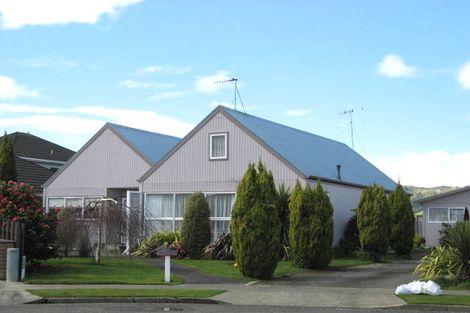 Photo of property in 10 Aitchison Place, Levin, 5510