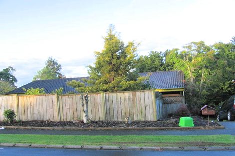 Photo of property in 21 Elsted Place, Goodwood Heights, Auckland, 2105