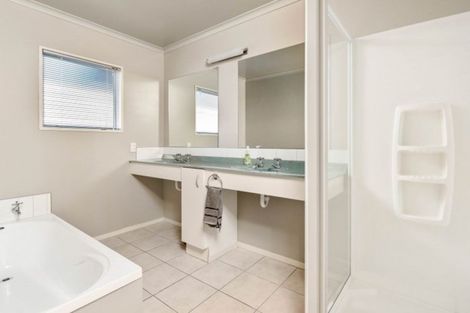 Photo of property in 16 Frye Crescent, Albert Town, Wanaka, 9305