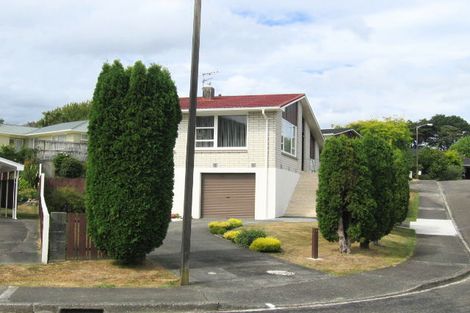 Photo of property in 6 Whirinaki Crescent, Heretaunga, Upper Hutt, 5018