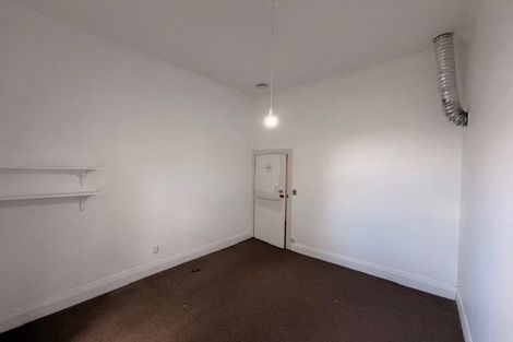Photo of property in 60 Kelburn Parade, Kelburn, Wellington, 6012