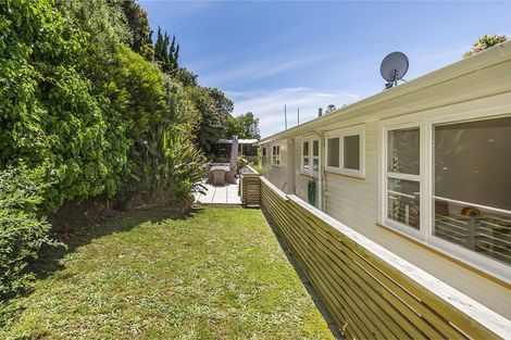 Photo of property in 28 Oak Avenue, Paremata, Porirua, 5024