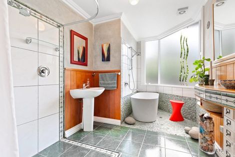 Photo of property in 49 West Lynn Road, Titirangi, Auckland, 0604