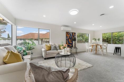 Photo of property in 2/24 Amberwood Drive, Northpark, Auckland, 2013