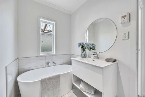 Photo of property in 1/11 Glenfern Road, Mellons Bay, Auckland, 2014