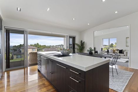 Photo of property in 4 Ravello Rise, Flat Bush, Auckland, 2019