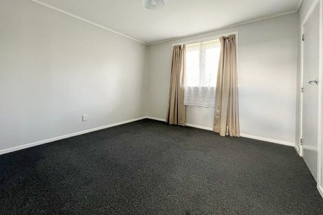 Photo of property in 5 Kelwyn Road, Kelston, Auckland, 0602