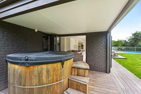 Photo of property in 5 Lavinia Grove, Waikanae Beach, Waikanae, 5036