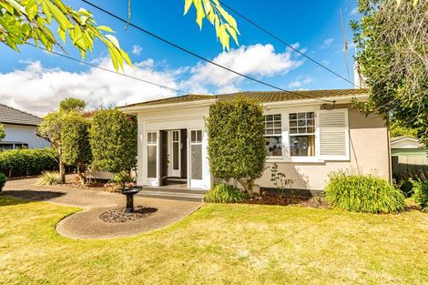 Photo of property in 17 Tarata Street, Saint Johns Hill, Whanganui, 4501