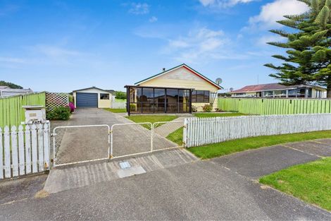 Photo of property in 13 Hewson Crescent, Otaki Beach, Otaki, 5512