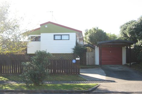 Photo of property in 2/9 Bernina Place, Weymouth, Auckland, 2103