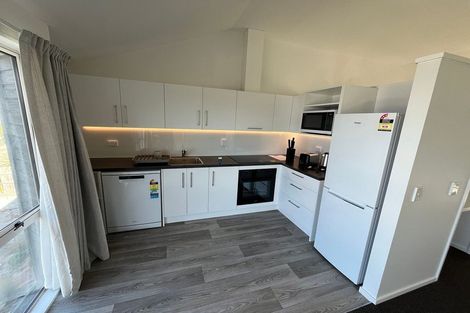 Photo of property in 46 Wynyard Crescent, Fernhill, Queenstown, 9300