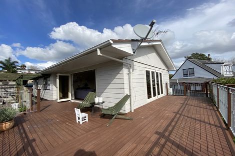 Photo of property in 9 Dalwhinnie Parade, Highland Park, Auckland, 2010