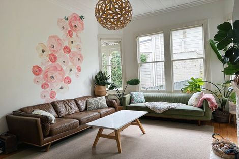 Photo of property in 9 May Avenue, Hospital Hill, Napier, 4110