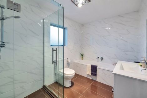 Photo of property in 28b Kirrie Avenue, Te Atatu South, Auckland, 0610