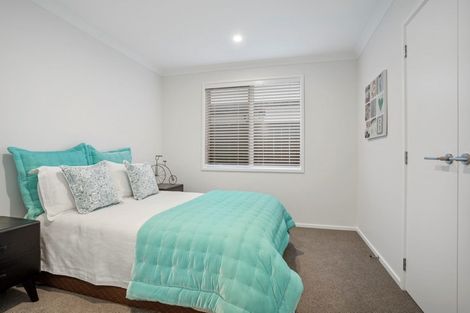 Photo of property in 32 Awatira Drive, Papamoa Beach, Papamoa, 3118