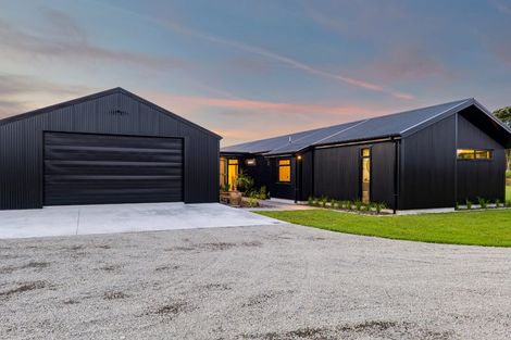 Photo of property in 450 Waitara Road, Huirangi, New Plymouth, 4373