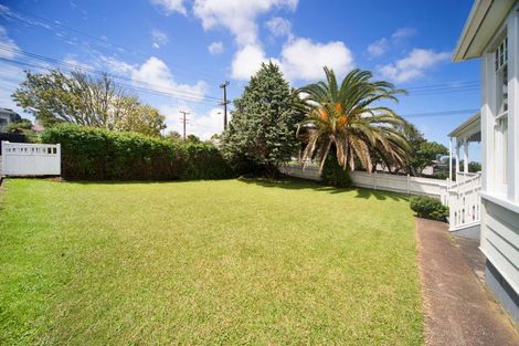 Photo of property in 35 Roberton Road, Avondale, Auckland, 1026