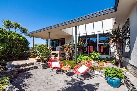 Photo of property in 2 Furlong Crescent, Churton Park, Wellington, 6037