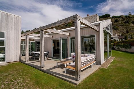 Photo of property in 14 Sunrise Bay Drive, Wanaka, 9305