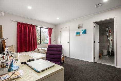 Photo of property in 11 Jillteresa Crescent, Half Moon Bay, Auckland, 2012