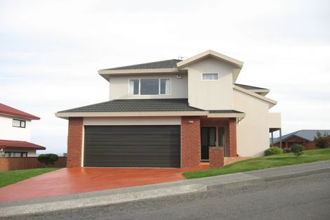 Photo of property in 10 Tamworth Crescent, Newlands, Wellington, 6037