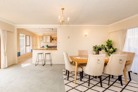 Photo of property in 31 Rewarewa Crescent, Waikanae, 5036