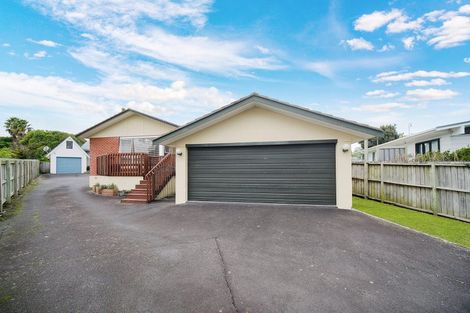 Photo of property in 1/28 Fairdale Place, Birkdale, Auckland, 0626