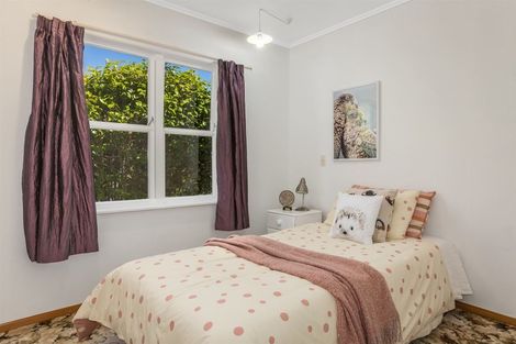 Photo of property in 35 Saint Johns Terrace, Tawa, Wellington, 5028