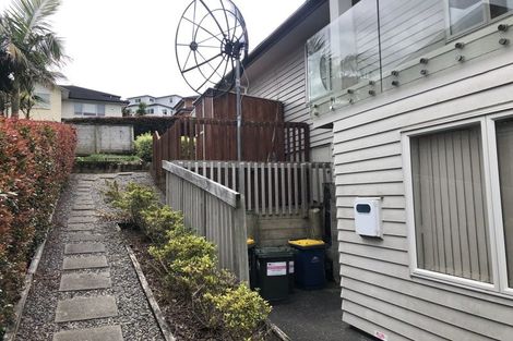 Photo of property in 14 Hilton Close, Fairview Heights, Auckland, 0632