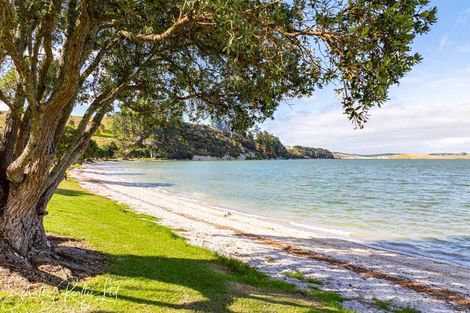 Photo of property in 1 Rigby Street, Whakapirau, 0583