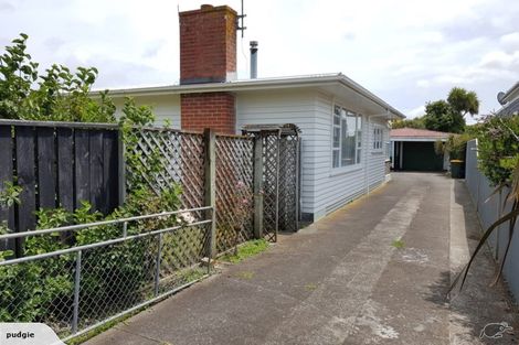 Photo of property in 37 Disraeli Street, Hawera, 4610