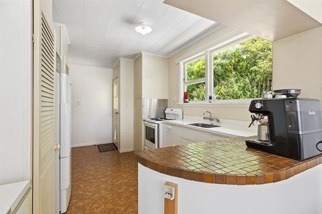 Photo of property in 28 Oak Avenue, Paremata, Porirua, 5024