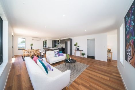 Photo of property in 27 Poplar Grove, Feilding, 4702