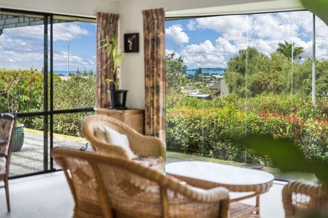 Photo of property in 115 Grovenor Drive, Orewa, 0931