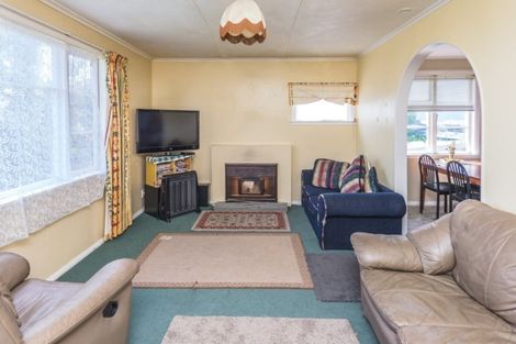 Photo of property in 20 Egmont Street, Castlecliff, Whanganui, 4501