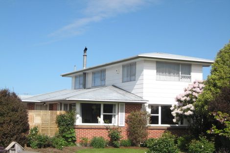 Photo of property in 25 Clipper Place, Redwood, Christchurch, 8051
