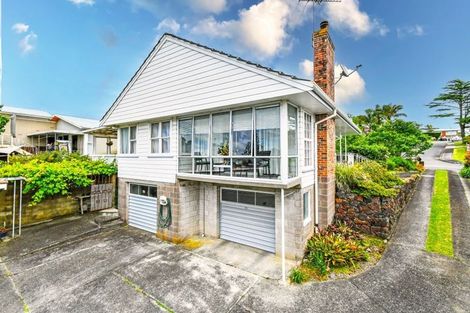 Photo of property in 28 Lynmore Drive, Hillpark, Auckland, 2102