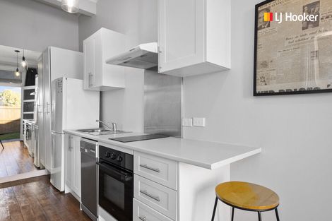 Photo of property in 74 Hargest Crescent, Saint Clair, Dunedin, 9012