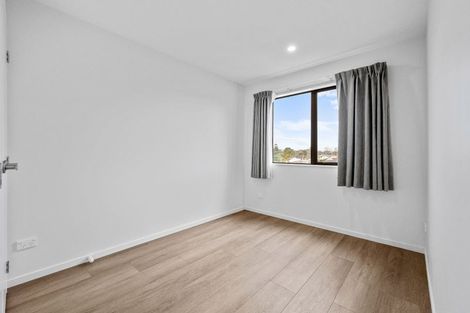 Photo of property in 16 Gossamer Drive, Pakuranga Heights, Auckland, 2010