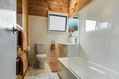 Photo of property in 92 Poaka Avenue, Dinsdale, Hamilton, 3204