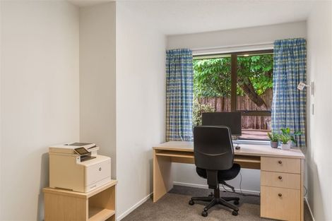 Photo of property in 33 Highland Place, Avonhead, Christchurch, 8042